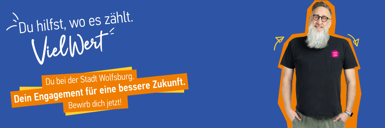 Mann mit den Händen in den Hosentaschen lächelnd vor dunkelblauen Hintergrund. Text daneben: Du hilfst, wo es zählt. VielWert. Dein Engagement für eine bessere Zukunft. Bewirb dich jetzt!