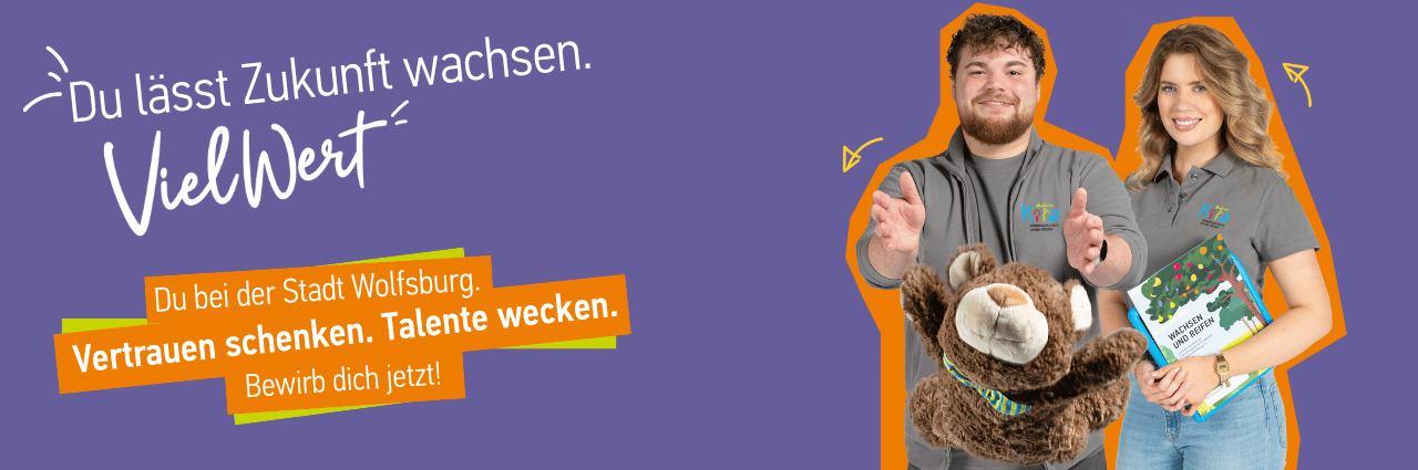 Erzieher mit Stofftier und Kinderbüchern vor lila Hintergrund. Daneben Text: Du lässt Zukunft wachsen. VielWert.  Du bei der Stadt Wolfsburg. Vertrauen schenken. Talente wecken. Bewirb dich jetzt!